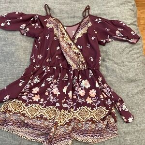 Women’s maroon floral romper. Never worn junior sizing xl